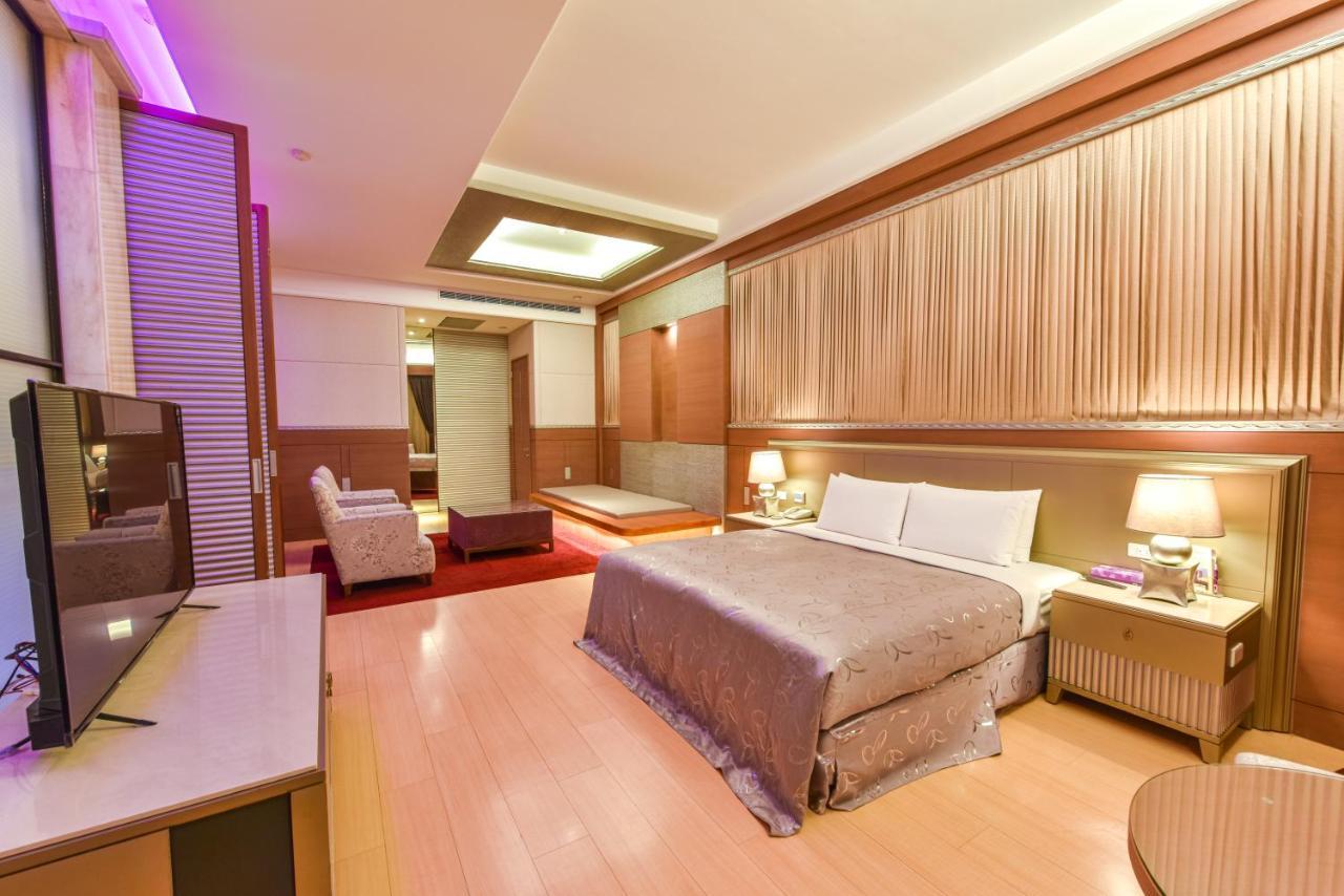 Purple Garden Motel Kaohsiung Eksteriør bilde