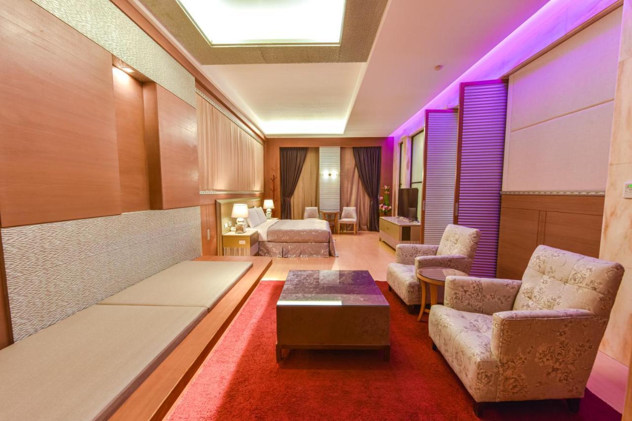 Purple Garden Motel Kaohsiung Eksteriør bilde