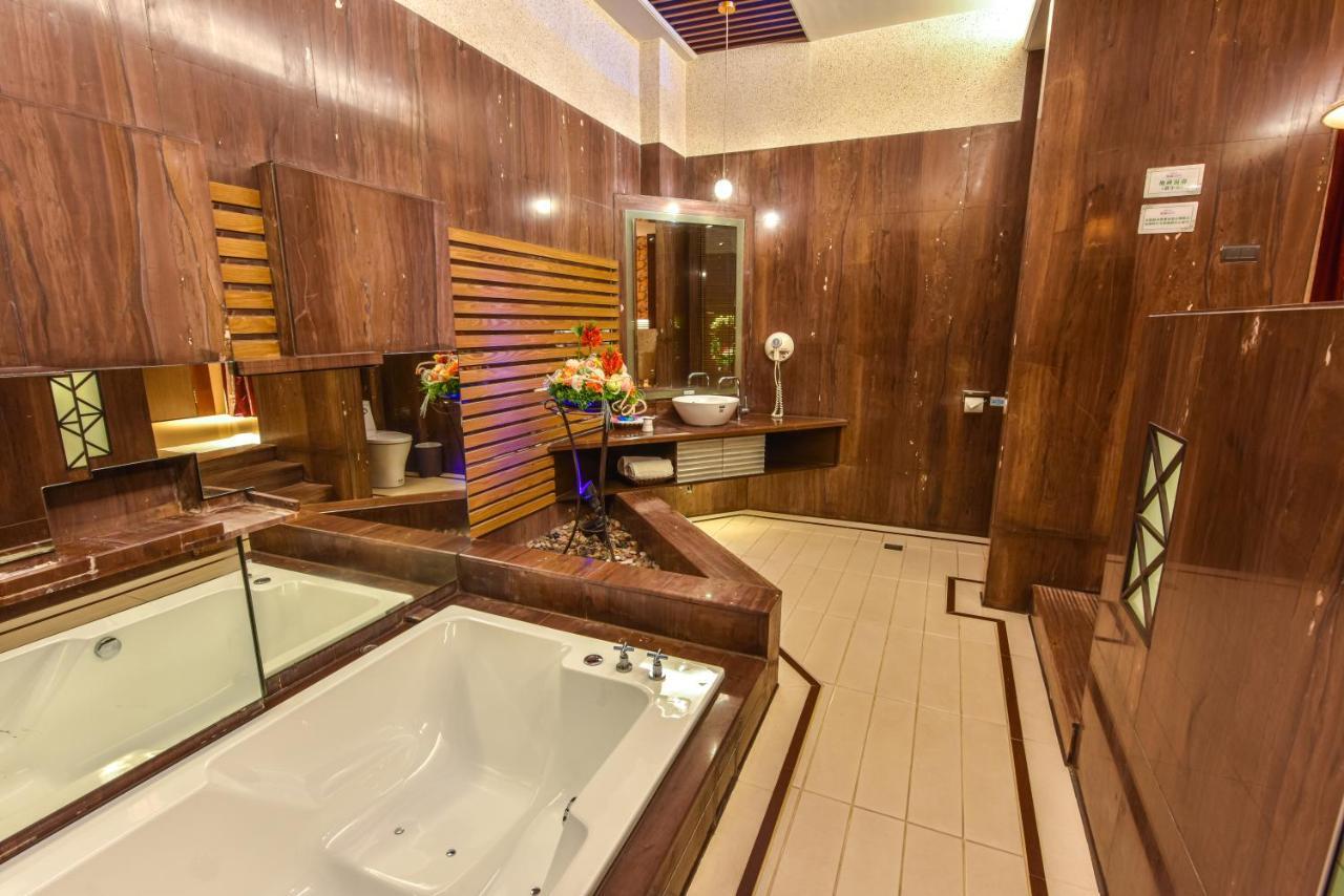 Purple Garden Motel Kaohsiung Eksteriør bilde